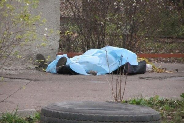 В Ростове посреди улицы умер мужчина