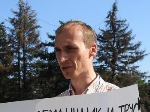 В Саратове без объяснения причин задержали оппозиционера Рыжова
