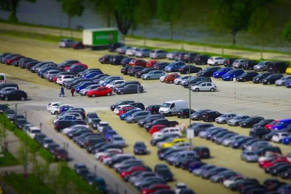 В Уфе на стоянке нашли 1500 заброшенных открытых автомобилей