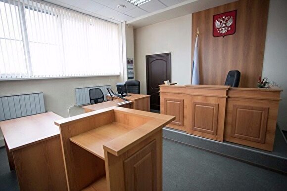 В Екатеринбурге вора-рецидивиста будут судить за серию нападений на салоны сотовой связи
