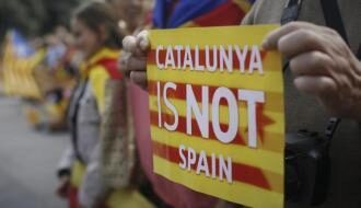 Власти Испании отправил правительство Каталонии в отставку
