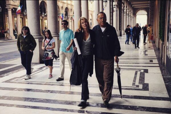 Юлия Высоцкая поделилась фото с прогулки с мужем Андреем Кончаловским