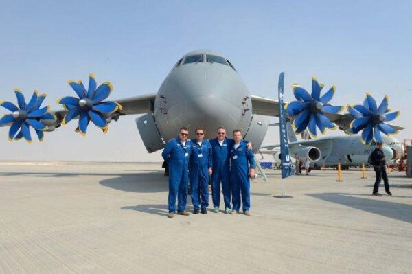 "Антонов" представил свои два новых самолета на престижном авиашоу (ФОТО)