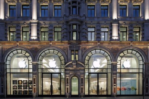 Банда на мопедах ограбила Apple Store в центре Лондона