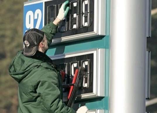 Цена за литр бензина на заправках в 2018 году пробьет планку в 50 рублей
