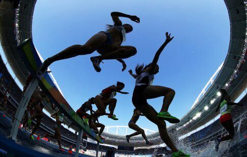 Четырех русских легкоатлетов дисквалифицировали за допинг