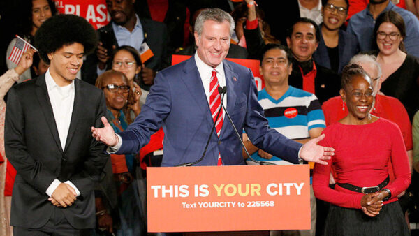 Демократ Билл де Блазио второй раз стал мэром Нью-Йорка