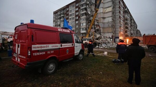 Двое детей погибли при обрушении подъезда девятиэтажного дома в Ижевске