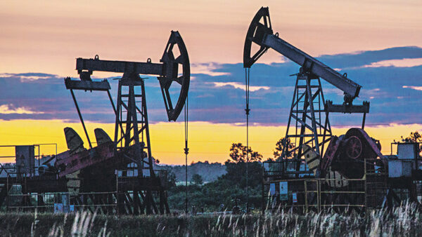 Эксперты: Цены на нефть вернутся к уровню 100 долларов за баррель