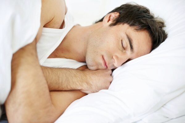 Эксперты нашли новые доказательства полезности сна на левом боку