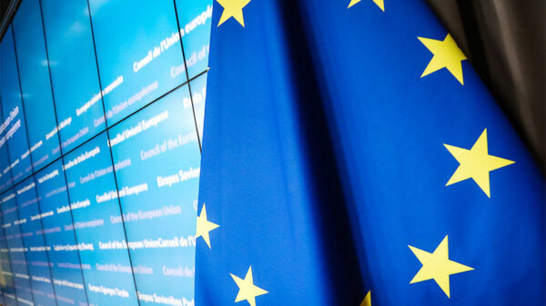 Еврокомиссар Хан объявил, что говорить о немедленном членстве Украины в ЕС нереалистично