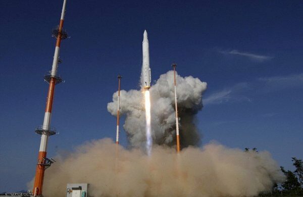 Китайская ракета нового поколения вывела на орбиту три спутника