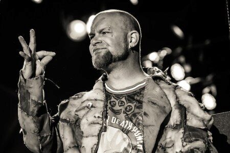 Лидер Five Finger Death Punch прошел реабилитацию от алкозависимости