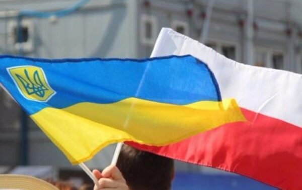 МИД Польши предложил Киеву строить идентичность страны на «героях майдана и Донбасса»