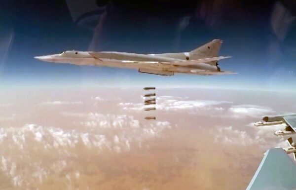 Минобороны показало видео новых бомбардировок самолетами ВКС боевиков в Сирии
