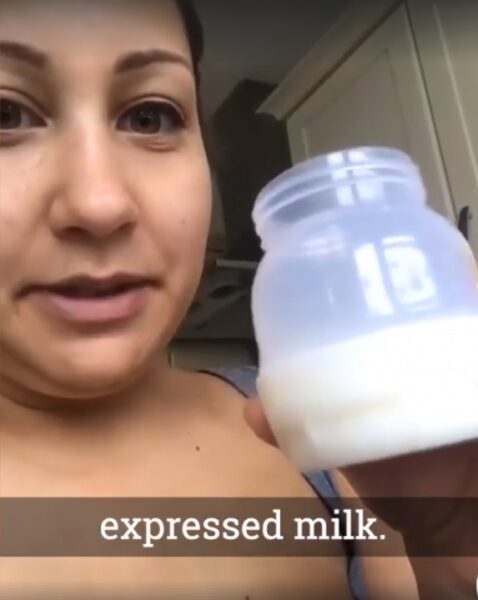 Молодая мать напоила мужа грудным молоком и выложила видео в Сеть