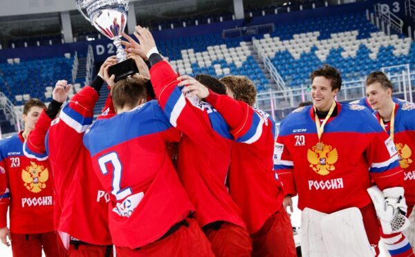 Молодежная сборная РФ по хоккею крупно проиграла команде WHL в матче Суперсерии