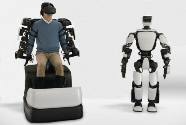 Новый робот от Toyota повторяет движения за оператором человеком