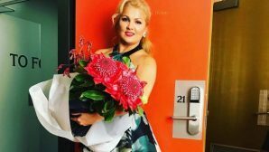 Оперная дива Анна Нетребко шокировала фанатов зеленым цветом волос