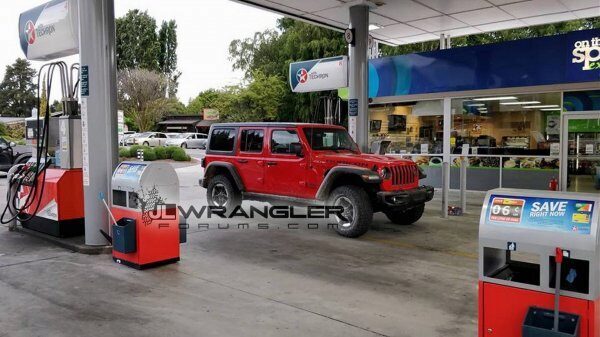 Опубликованы свежие снимки нового Jeep Wrangler 2018