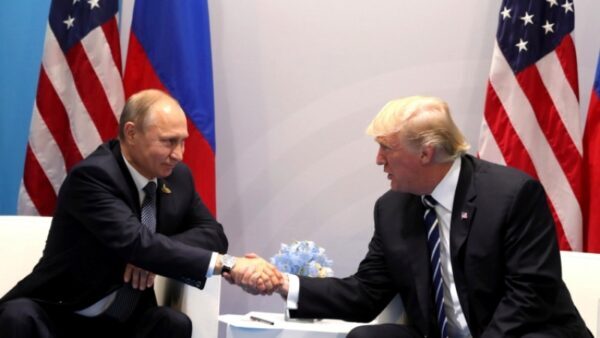 Песков подтвердил задуманный на вторник разговор Владимира Путина и Трампа