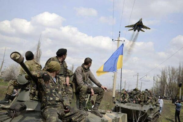 Порошенко призвал войска готовиться к войне: Донбасс отреагировал молниеносно