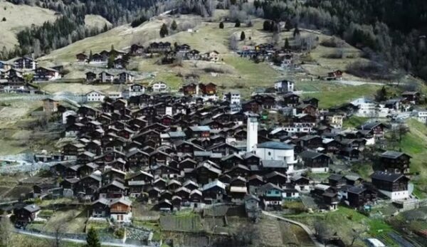 Поселиться в швейцарской деревне и получить 70 тыс. франков смогут не все