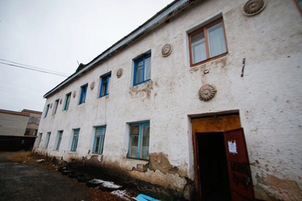 Репортаж из села в Челябинской области, где бизнесмен купил дома вместе с жильцами и выселяет их