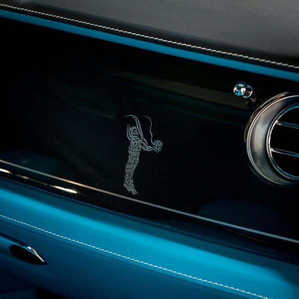Rolls-Royce посвятила уникальный седан Ghost каллиграфии