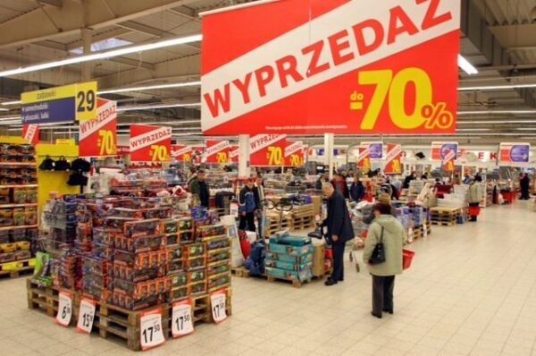 Сейм Польши принял закон о запрете на торговлю по воскресеньям