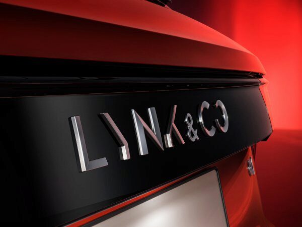 Шпионам удалось запечатлеть третью модель китайского бренда Lynk&Co до премьеры