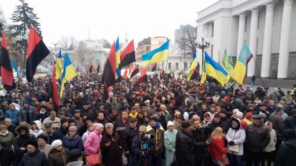 Сторонники Саакашвили начали митинг у здания Верховной Рады