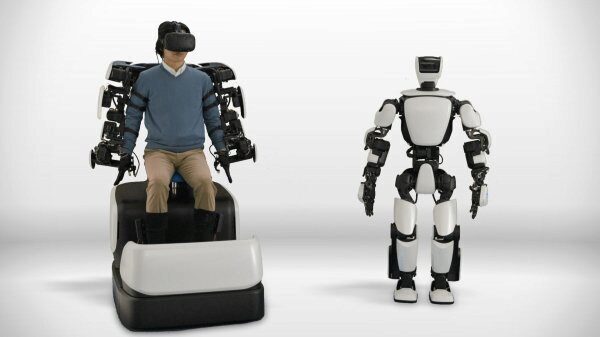 Toyota презентовала робота-гуманоида с эксоскелетным управлением