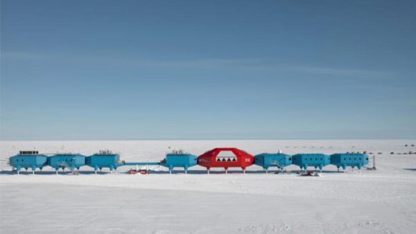 Ученые были вынуждены покинуть антарктическую станцию из-за трещины в ледовом щите