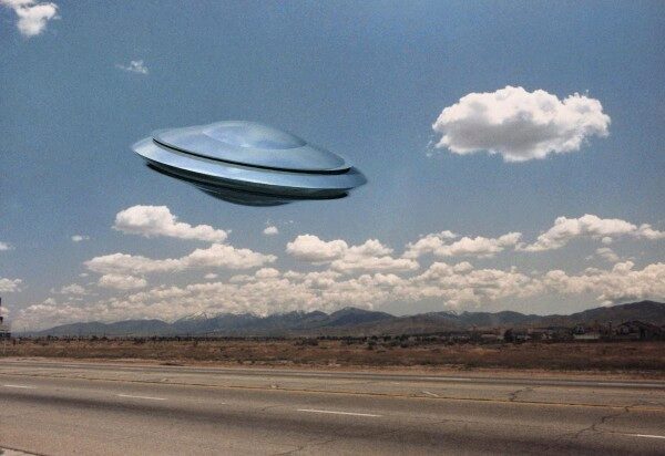 Уфологи зафиксировали в Лас-Вегасе прямоугольный НЛО