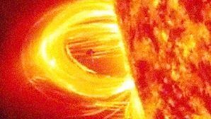Уфологи заметили возле Солнца очередной гигантский НЛО