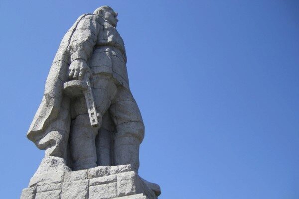 В Болгарии вандалы осквернили памятник советскому воину «Алеша»