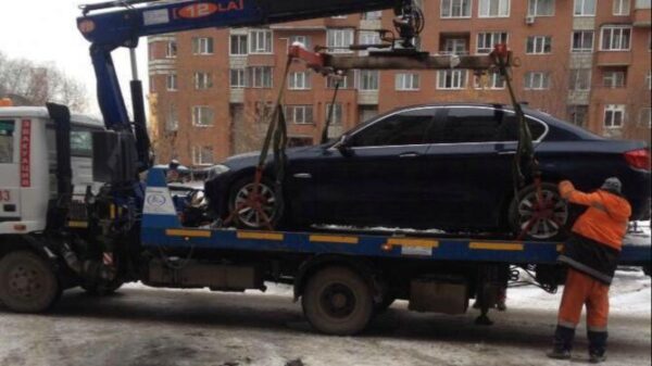 В Екатеринбурге у консула Сейшел отобрали BMW за долги