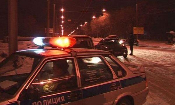В Новосибирске хулиганы с газовым баллончиком сломали двери в клубе