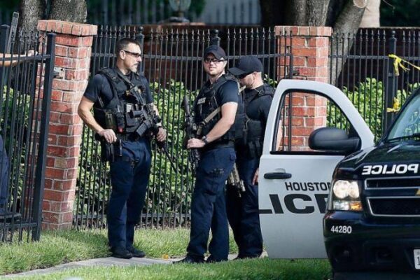 В Техасе мужчина застрелил 26 прихожан в церкви