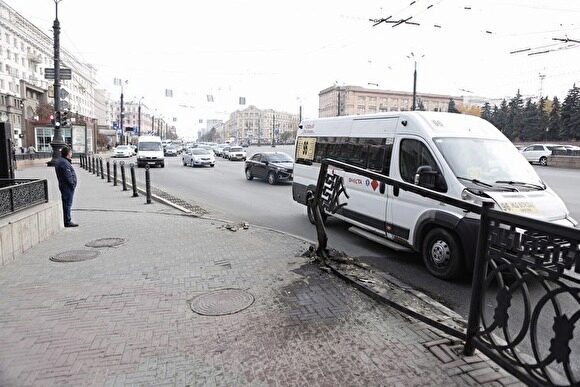 В Екатеринбурге кондуктор выгнал из автобуса ребенка-инвалида, хотя у него был билет