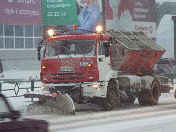 В Екатеринбурге на строительные краны и снегоуборочники повесят новогодние гирлянды