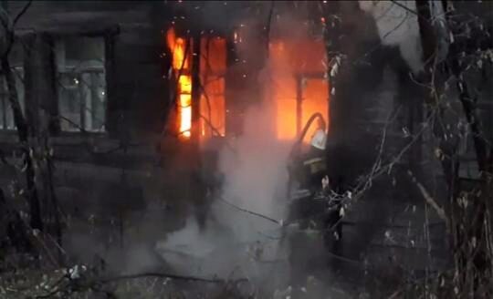 В Кирове пламенеют дома за зданием администрации
