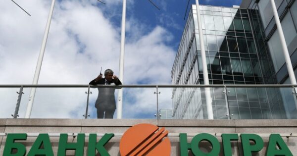 Владелец банка Алексей Хотин озвучил условия расплаты с крупными вкладчиками
