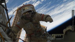 Во время выхода в открытый космос астронавт NASA снял Землю на видео