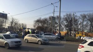 Водитель «БМВ» врезался в столб на Шолохова в Ростове