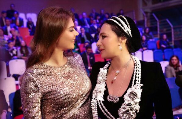 Алина Кабаева пришла на торжество Винер в образе королевы