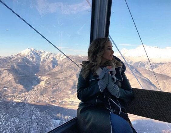 Анфиса Чехова впервые побывала на горнолыжном курорте в Сочи