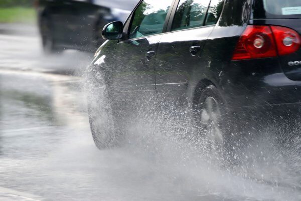 ЦОДД призывает водителей быть осторожней из-за ледяного дождя