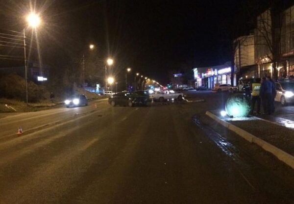 ДТП на Ставрополье: четыре человека пострадали при столкновении пяти машин в Пятигорске